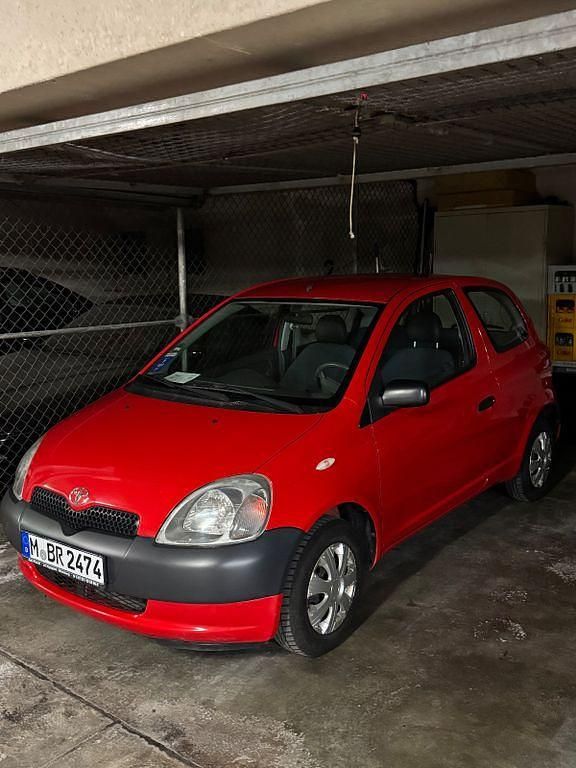 Rot Gebraucht 2001 Toyota Yaris Eco Limousine | 1.900 € (Fairer Preis) - Bild 1/3