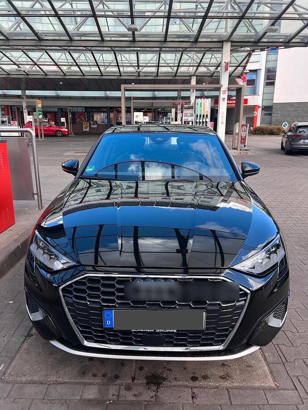 Schwarz Gebraucht 2021 Audi A3 Advanced Plus Limousine | 23.550 € - Bild 1/4