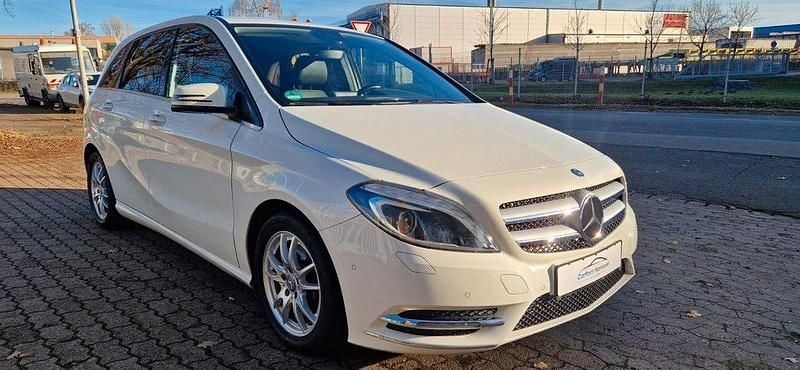 Gebraucht Mercedes B200 Sport 156 PS (114 kW) 2013 Weiß Van / Kleinbus