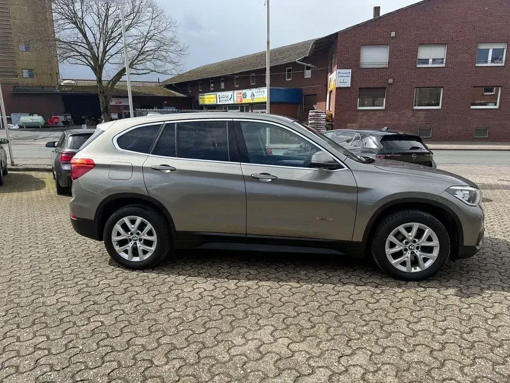 Gebraucht BMW X1 Advantage 140 PS (102 kW) 2017 Platinsilber SUV