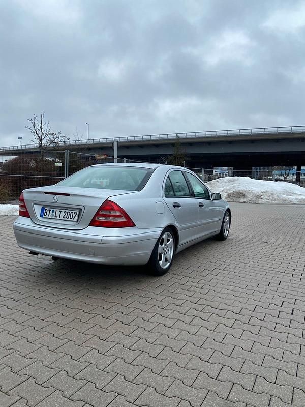Gebraucht Mercedes C200 116 PS (85 kW) 2002 Silber Limousine