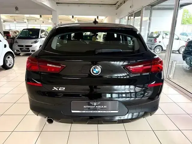Gebraucht BMW X2 Advantage 136 PS (100 kW) 2022 Schwarz ii/bonnet fluid black SUV