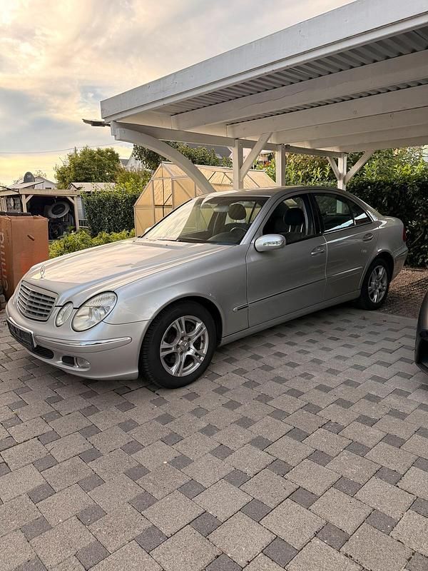 Gebraucht 2002 Mercedes E270 Limousine | 4.290 € (Fairer Preis) - Bild 1/4