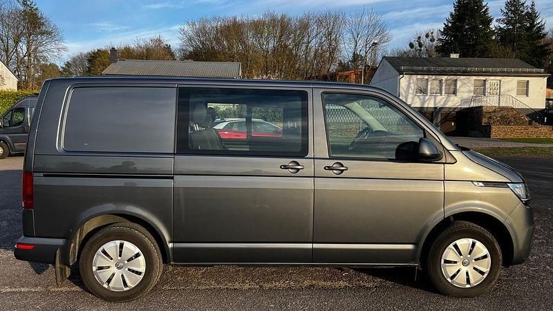 Gebraucht VW Transporter 150 PS (110 kW) 2021 Grau Van