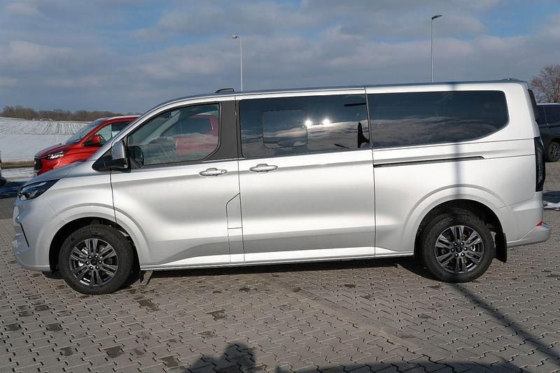 Neu Ford Tourneo Titanium 150 PS (110 kW) 2026 Silber Van / Kleinbus
