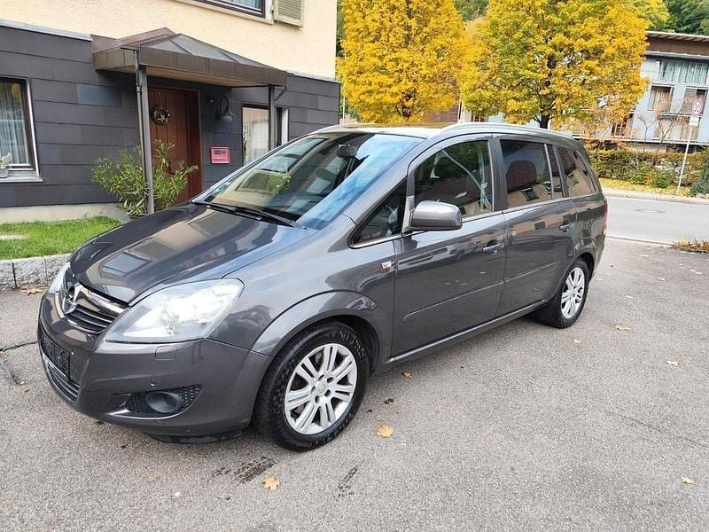 Grau Gebraucht 2010 Opel Zafira Innovation Van / Kleinbus | 5.950 € (Etwas zu teuer) - Bild 1/4