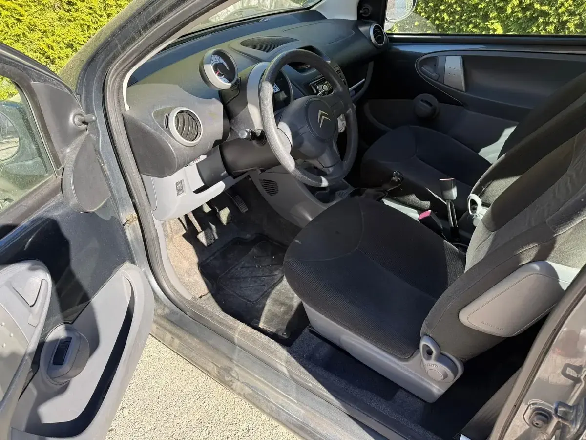 Second-hand Citroën C1 68 CP (50 kW) 2006 Maro Hatchback