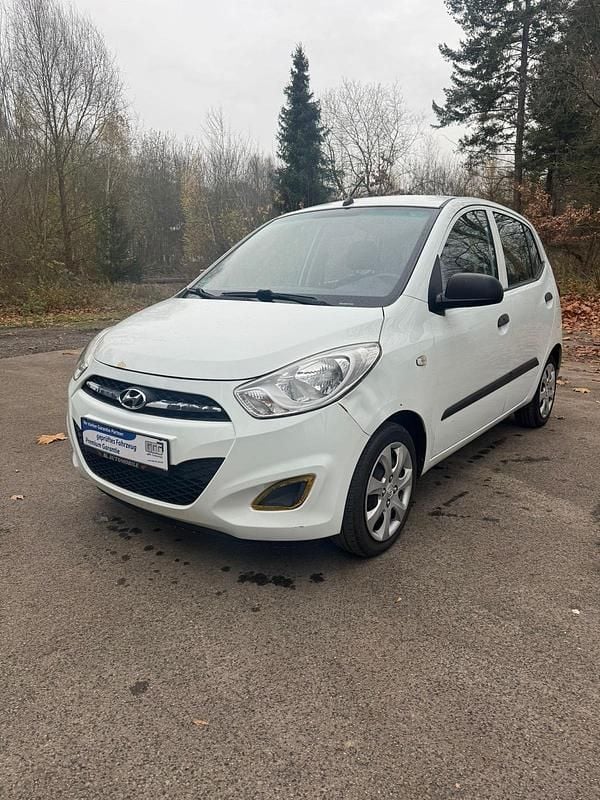 Gebraucht Hyundai i10 70 PS (51 kW) 2012 Weiß Kleinwagen