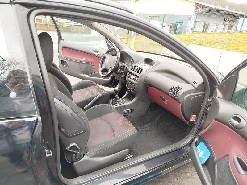 Gebraucht Peugeot 206 75 PS (55 kW) 2002 Schwarz Limousine