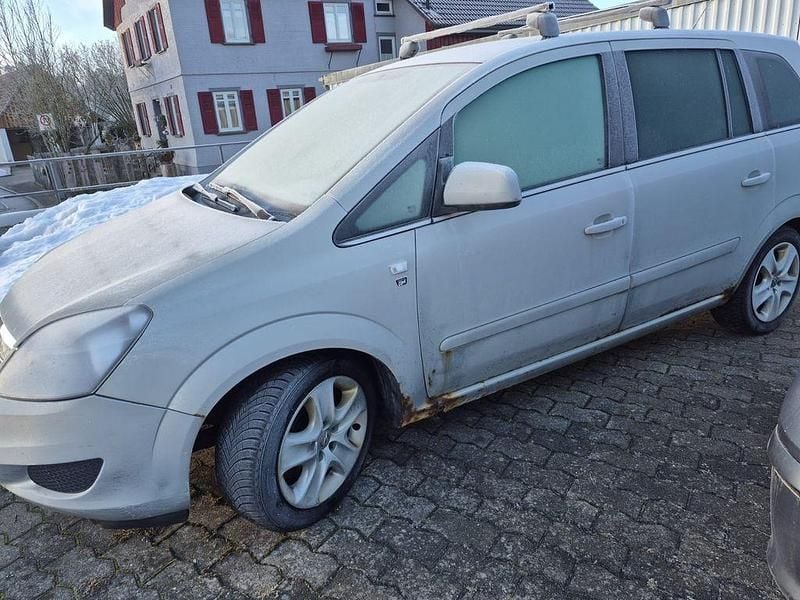Gebraucht Opel Zafira Edition 125 PS (91 kW) 2010 Braun Van / Kleinbus