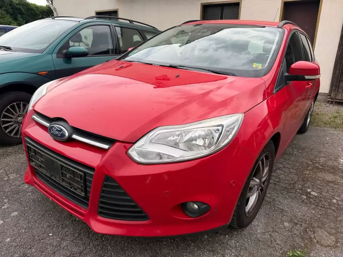 Gebraucht Ford Focus Trend 150 PS (110 kW) 2011 Coloradorot Kombi