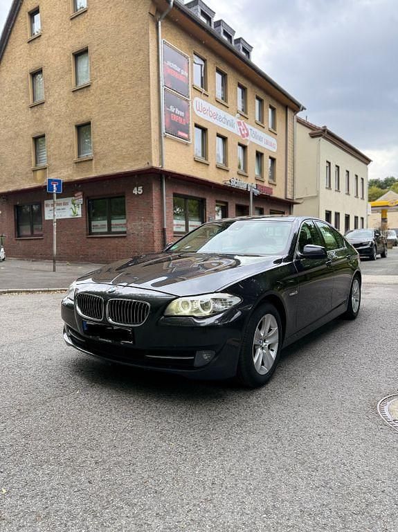 Grau Gebraucht 2010 BMW 523 Limousine | 11.000 € (Guter Preis) - Bild 1/4