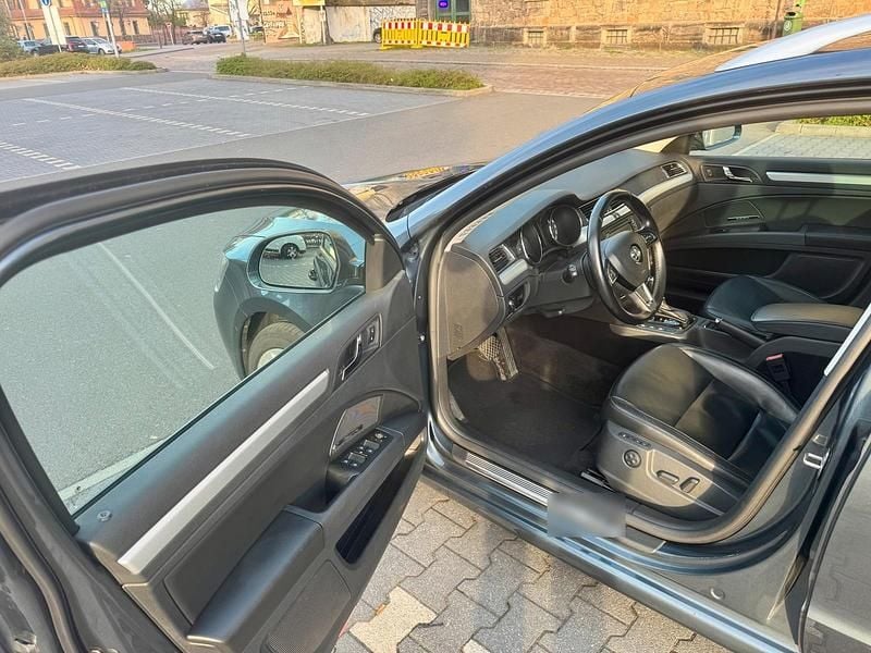 Gebraucht Skoda Superb 170 PS (125 kW) 2014 Grau Kombi