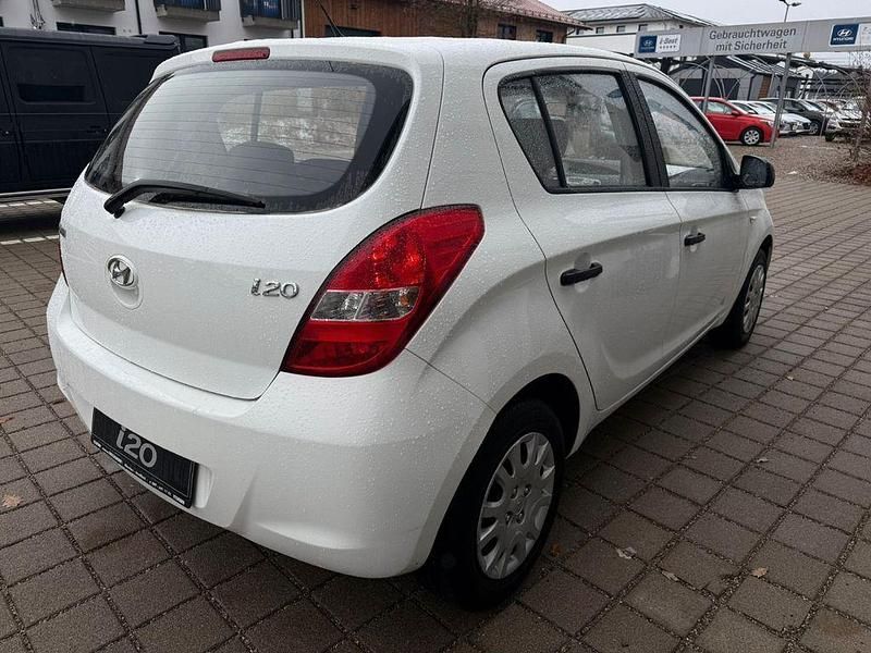Gebraucht Hyundai i20 Classic 77 PS (56 kW) 2010 Weiß Limousine