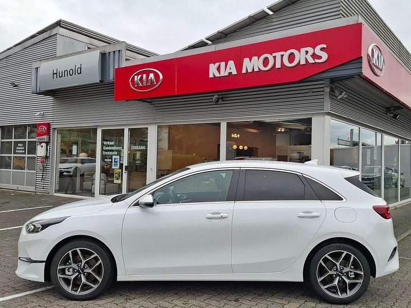 Neu Kia Ceed Platinum 140 PS (102 kW) 2025 Weiß Kleinwagen