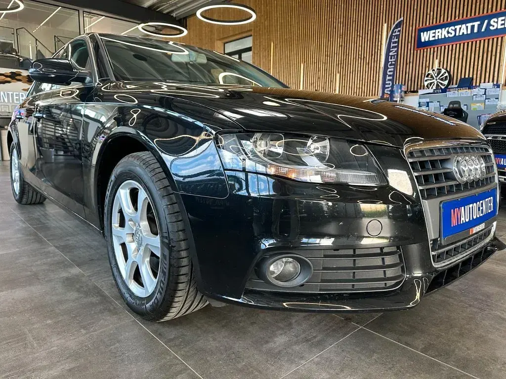 Gebraucht Audi A4 Attraction 143 PS (105 kW) 2011 Schwarz Limousine