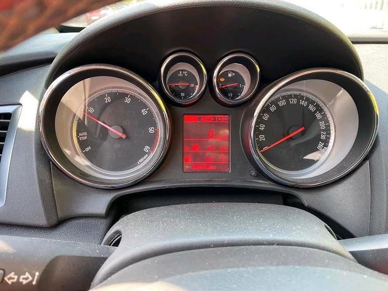 Gebraucht Opel Astra 110 PS (80 kW) 2014 Rot Kombi