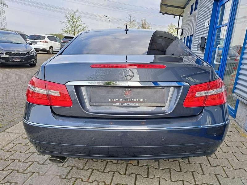 Gebraucht Mercedes E550 184 PS (135 kW) 2011 Tenoritgrau Coupé