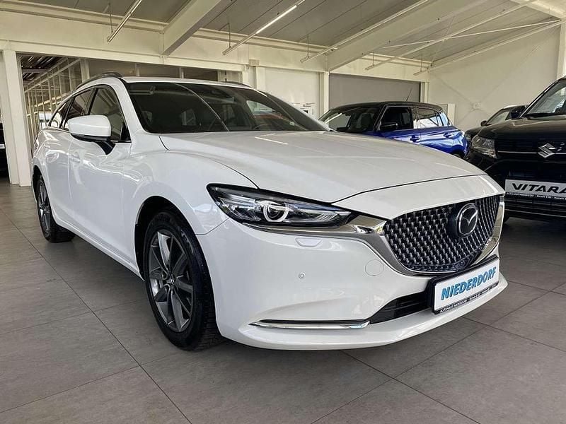 Rhodium white Gebraucht 2024 Mazda 6 Takumi-Line Kombi | 31.800 € (Fairer Preis) - Bild 1/4