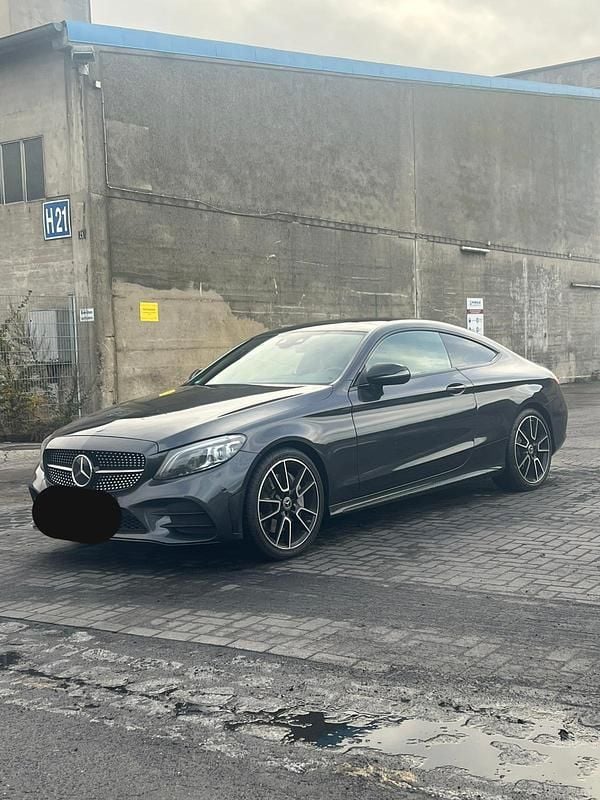 Grau Gebraucht 2019 Mercedes C300 AMG line Coupé | 27.500 € (Superpreis) - Bild 1/4