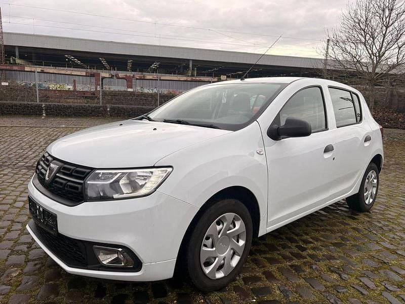 Weiß Gebraucht 2019 Dacia Sandero Essentiel Limousine | 4.500 € (Guter Preis) - Bild 1/4