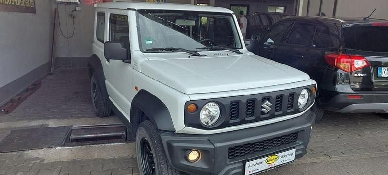 Weiß Gebraucht 2021 Suzuki Jimny Comfort SUV | 25.950 € (Guter Preis) - Bild 1/4