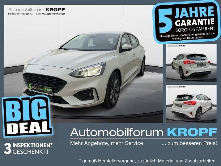 Weiß Gebraucht 2021 Ford Focus ST-Line Limousine | 16.912 € (Fairer Preis) - Bild 1/4