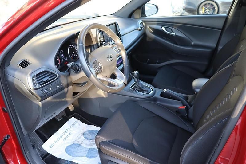 Gebraucht Hyundai i30 Passion Plus 140 PS (102 kW) 2018 Fiery red / mic Kombi