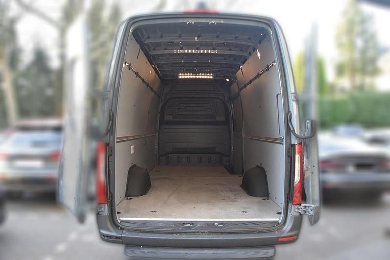 Gebraucht Mercedes Sprinter 170 PS (125 kW) 2023 Grau Van