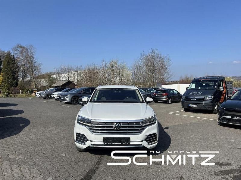 Gebraucht VW Touareg 231 PS (169 kW) 2023 Weiß SUV