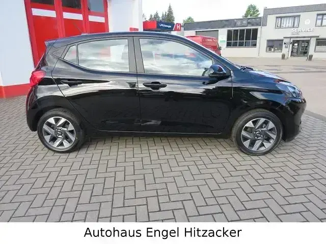 Gebraucht Hyundai i10 Trend 103 PS (75 kW) 2024 Schwarz Kleinwagen