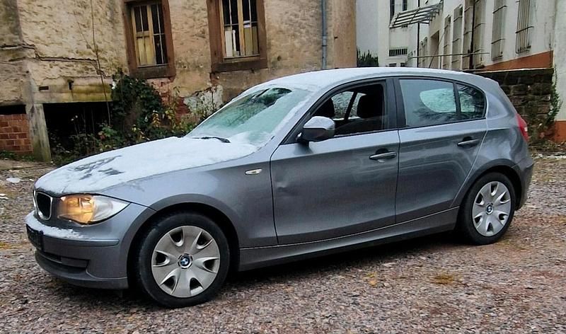 Gebraucht BMW 120 140 PS (102 kW) 2011 Grau Kleinwagen