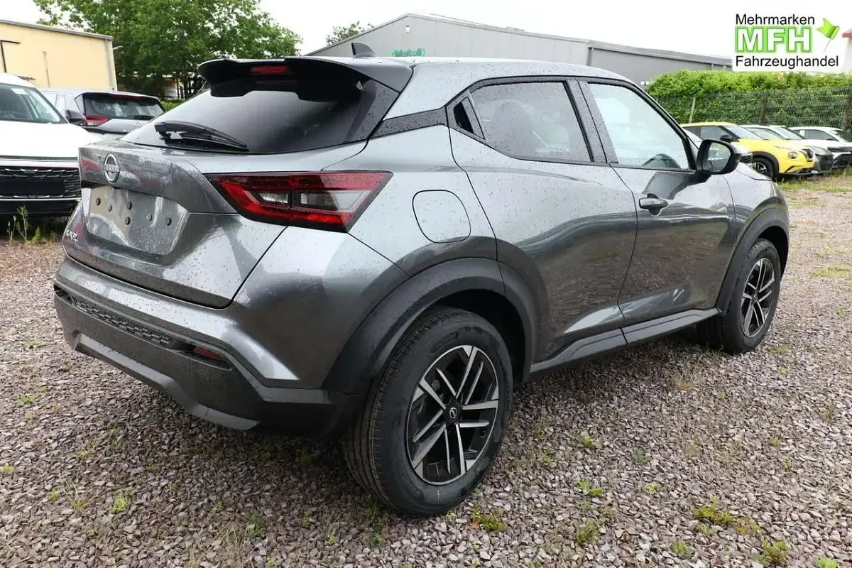 Neu Nissan Juke N-Connecta 114 PS (83 kW) 2025 Dark grey SUV