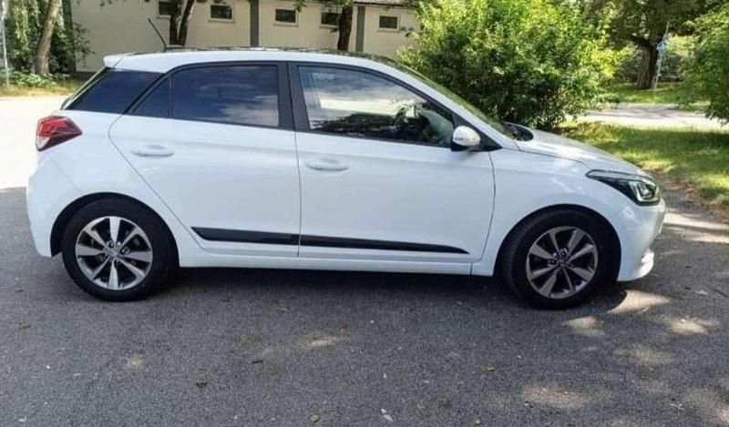Gebraucht Hyundai i20 Style 120 PS (88 kW) 2018 Weiß Limousine