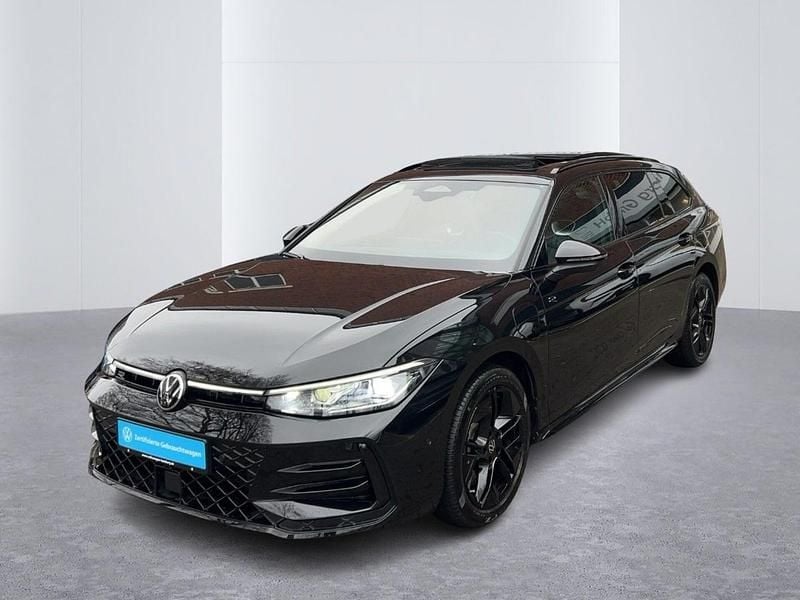 Gebraucht VW Passat R-line 177 PS (130 kW) 2024 Grenadillschwarz metallic Kombi