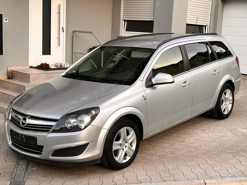 Gebraucht Opel Astra Cosmo 101 PS (74 kW) 2010 Silber Kombi