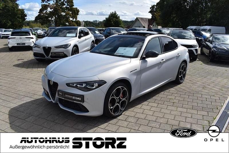 Weiß Gebraucht 2023 Alfa Romeo Giulia Competizione Limousine | 40.900 € (Fairer Preis) - Bild 1/4