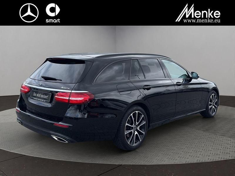 Usado Mercedes E200 Night 184 CV (135 kW) 2019 Negro Familiar
