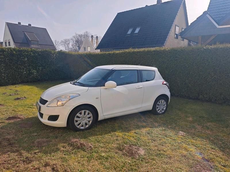 Gebraucht Suzuki Swift 94 PS (69 kW) 2014 Weiß Kleinwagen