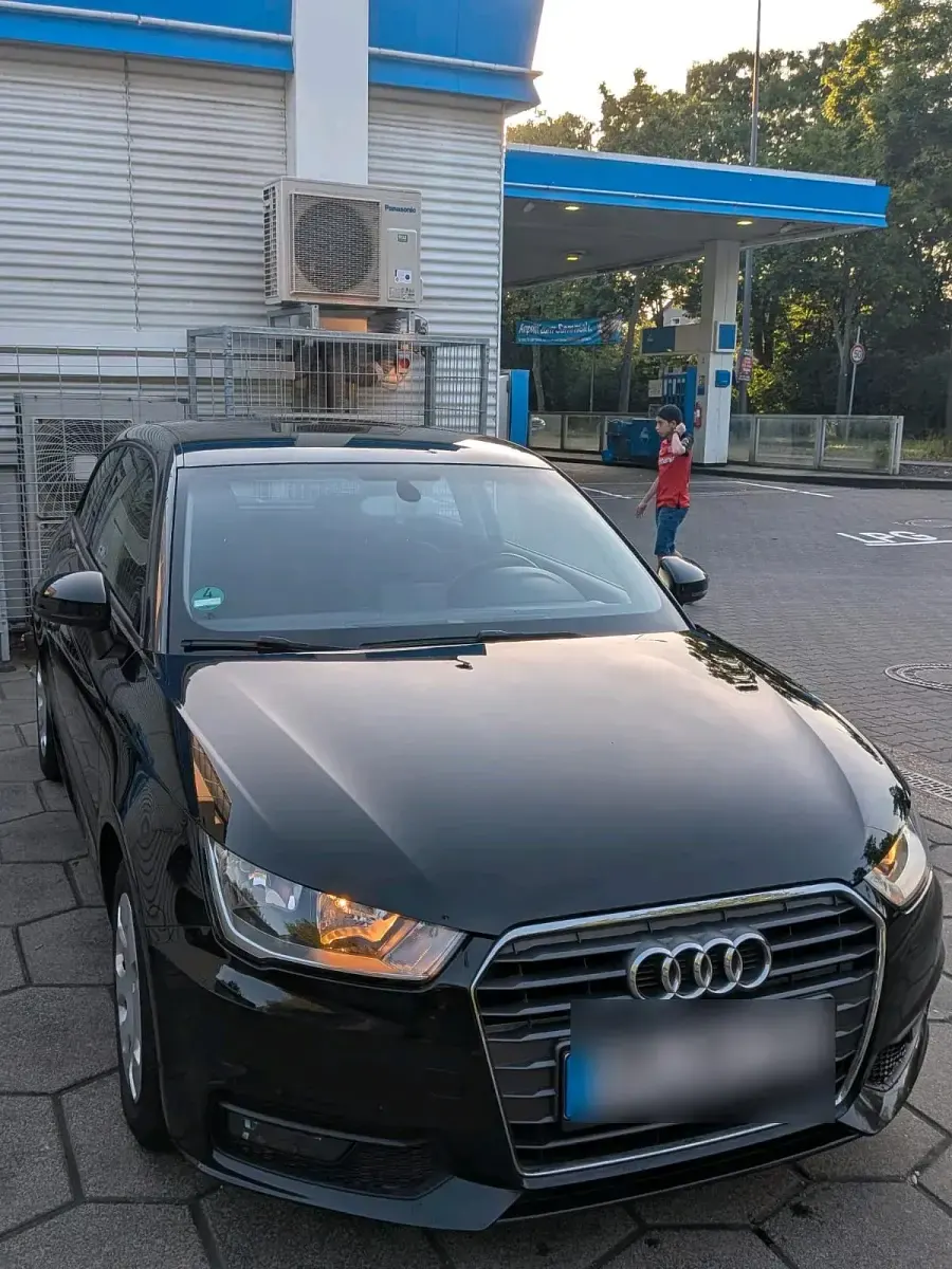 Gebraucht Audi A1 Design 90 PS (66 kW) 2015 Schwarz Kleinwagen