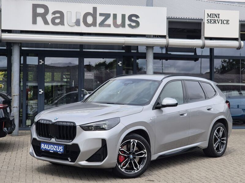 Spacesilber metallic Gebraucht 2024 BMW X1 M Sport SUV | 47.900 € (Etwas zu teuer) - Bild 1/4