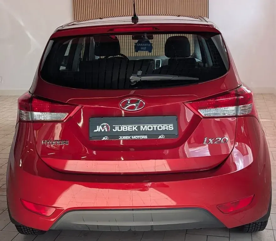 Gebraucht Hyundai ix20 125 PS (91 kW) 2016 Rot Kleinwagen
