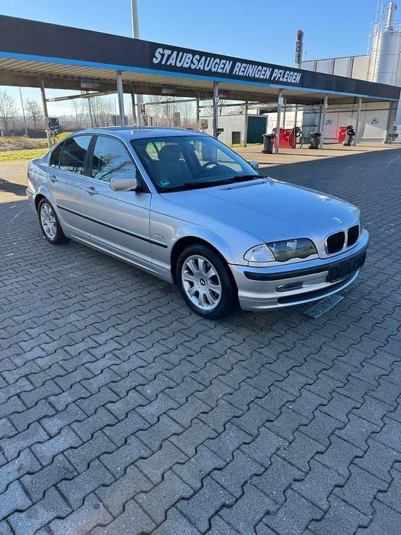 Gebraucht BMW 320 150 PS (110 kW) 2000 Silber Limousine