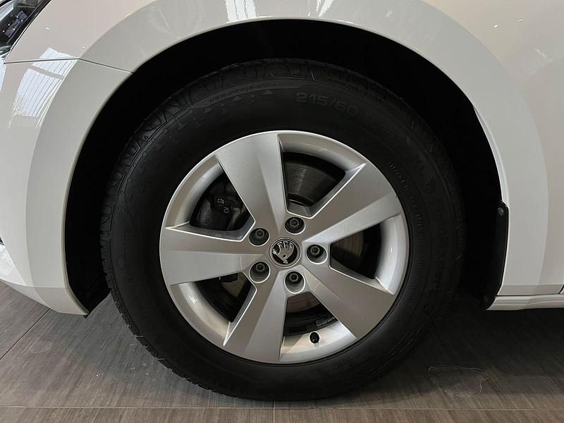 Gebraucht Skoda Superb 150 PS (110 kW) 2021 Weiß Kombi