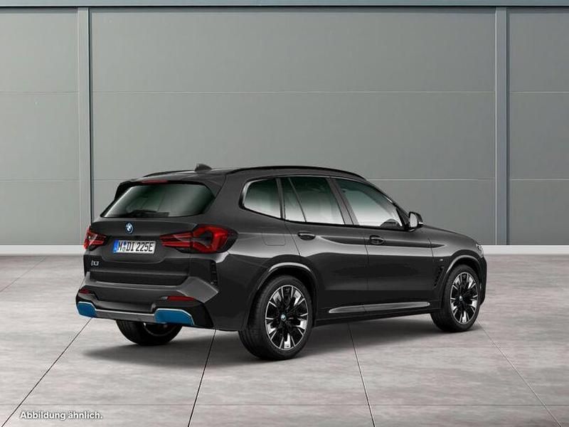 Gebraucht BMW iX3 Impressive 210 kW (286 PS) 2022 Sophistograu brillant metalli SUV