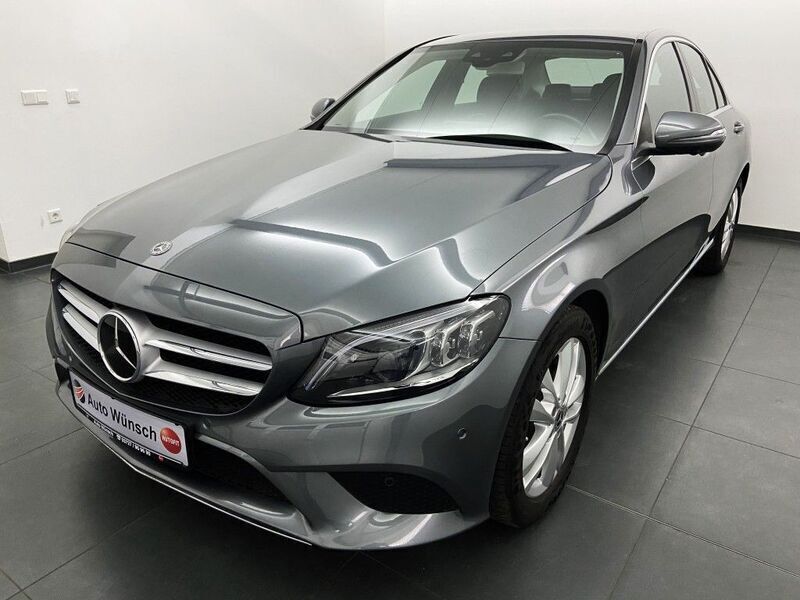 Selenitgrey metallic paint Gebraucht 2019 Mercedes C200 Avantgarde Limousine | 27.950 € (Fairer Preis) - Bild 1/4