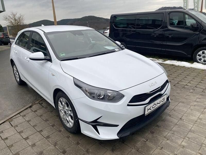 Gebraucht Kia Ceed Edition 7 120 PS (88 kW) 2023 Weiß Kleinwagen