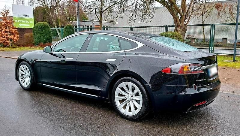 Second-hand Tesla Model S 386 kW (525 CP) 2018 Negru Hatchback