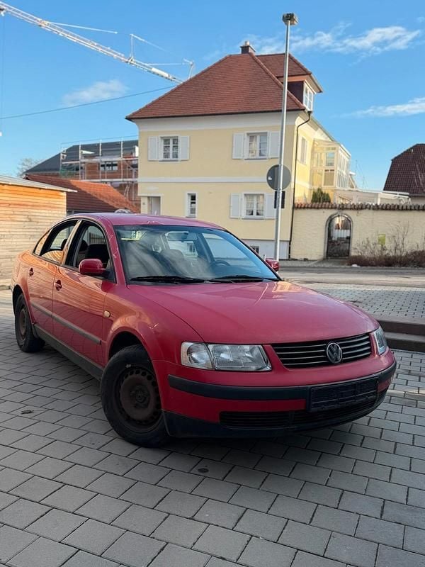 Gebraucht VW Passat 125 PS (91 kW) 1999 Rot Limousine