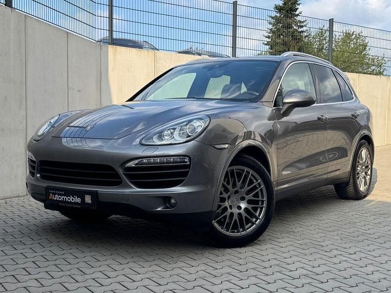Grau Gebraucht 2013 Porsche Cayenne S Chrono SUV | 20.999 € - Bild 1/4